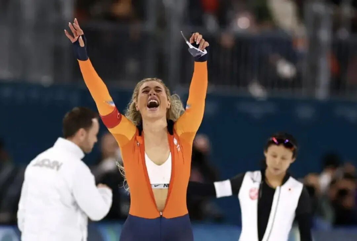 开云体育-耐克用一件内衣拿下全球热搜，“偷家”式营销赢麻了，FILA懵了|奥运|FILA(斐乐)|米兰冬奥会|nike|官方_新浪体育_新浪新闻