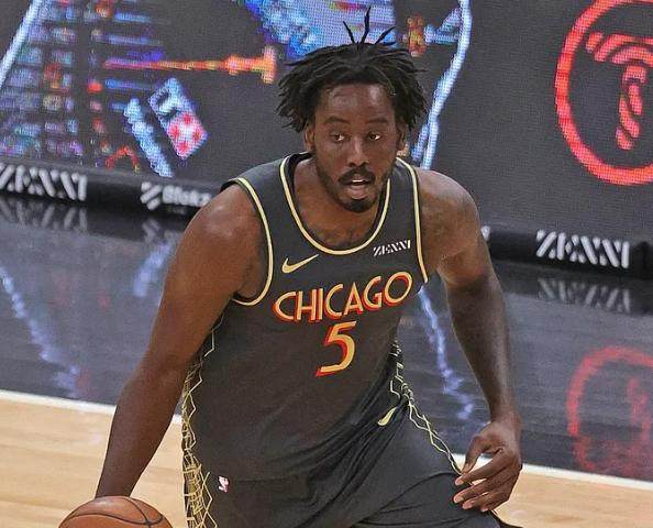 体育视频直播-17份保障合同在手 谁将会成为马刺新赛季的弃儿