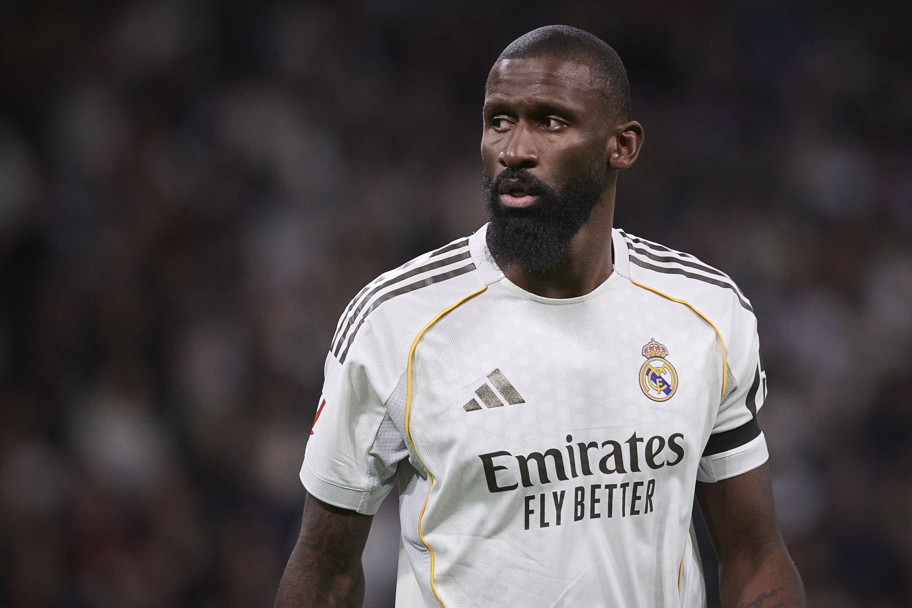 app下载-泰晤士谈FIFA新规：承认自己种族歧视处罚减半，必须参加教育活动